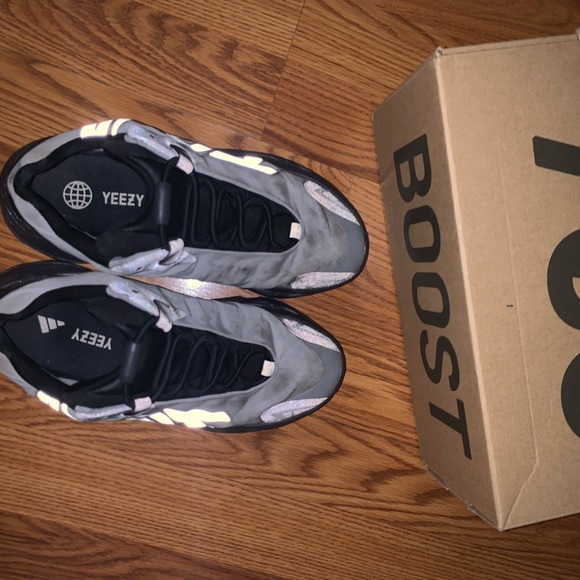 adidas Yeezy Boost 700 MNVN - Picture 5 of 8